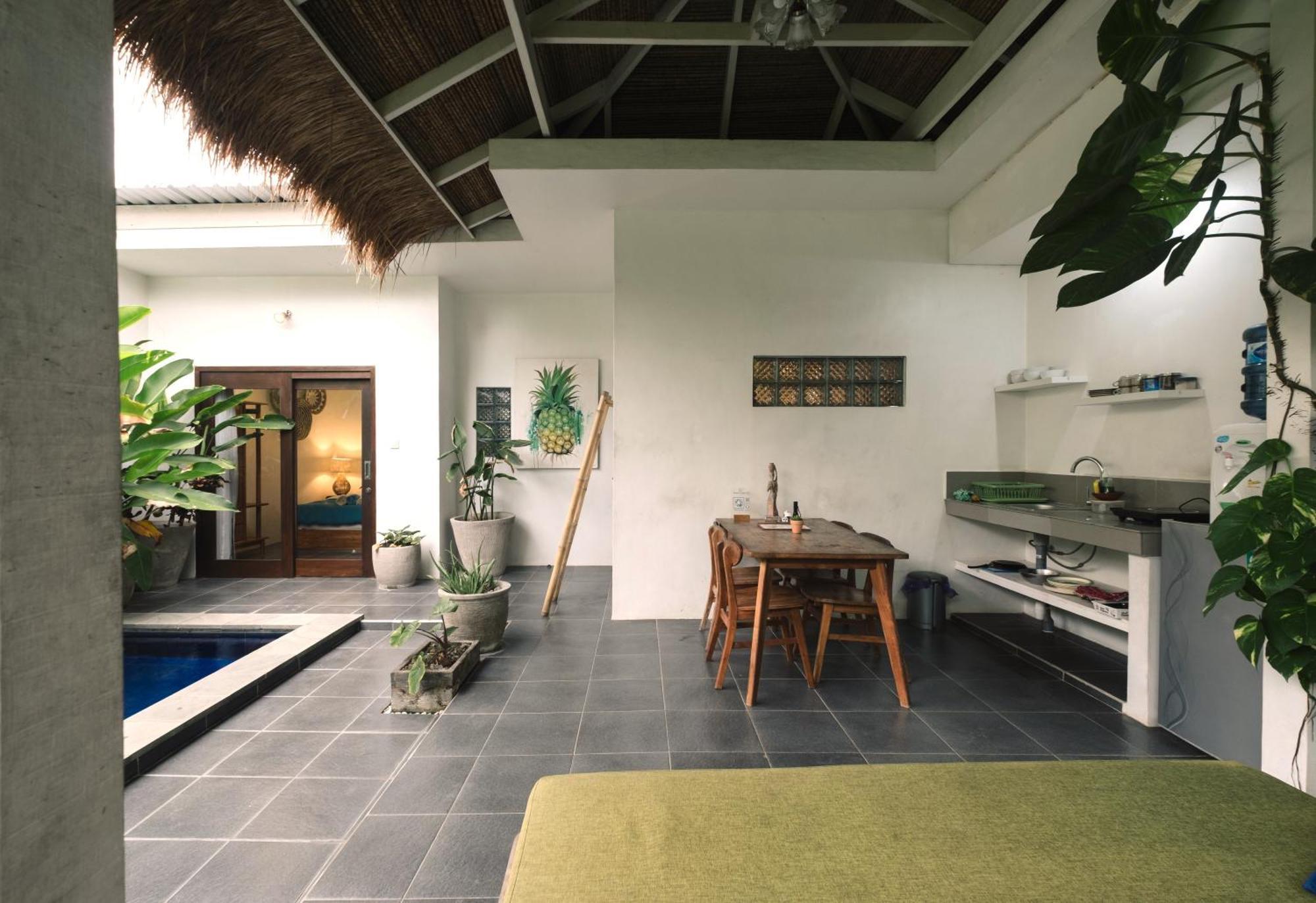 Mewali Villa'S Kuta  Exterior photo